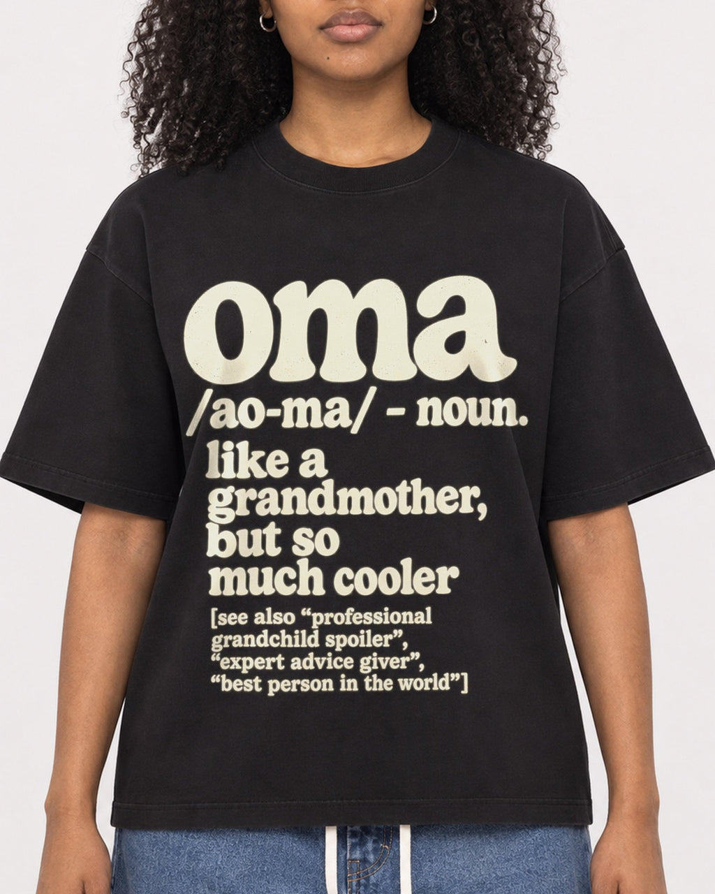 Mockup Boxy Heavyweight Tee Black female close-up 05