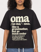 Mockup Boxy Heavyweight Tee Black female close-up 05