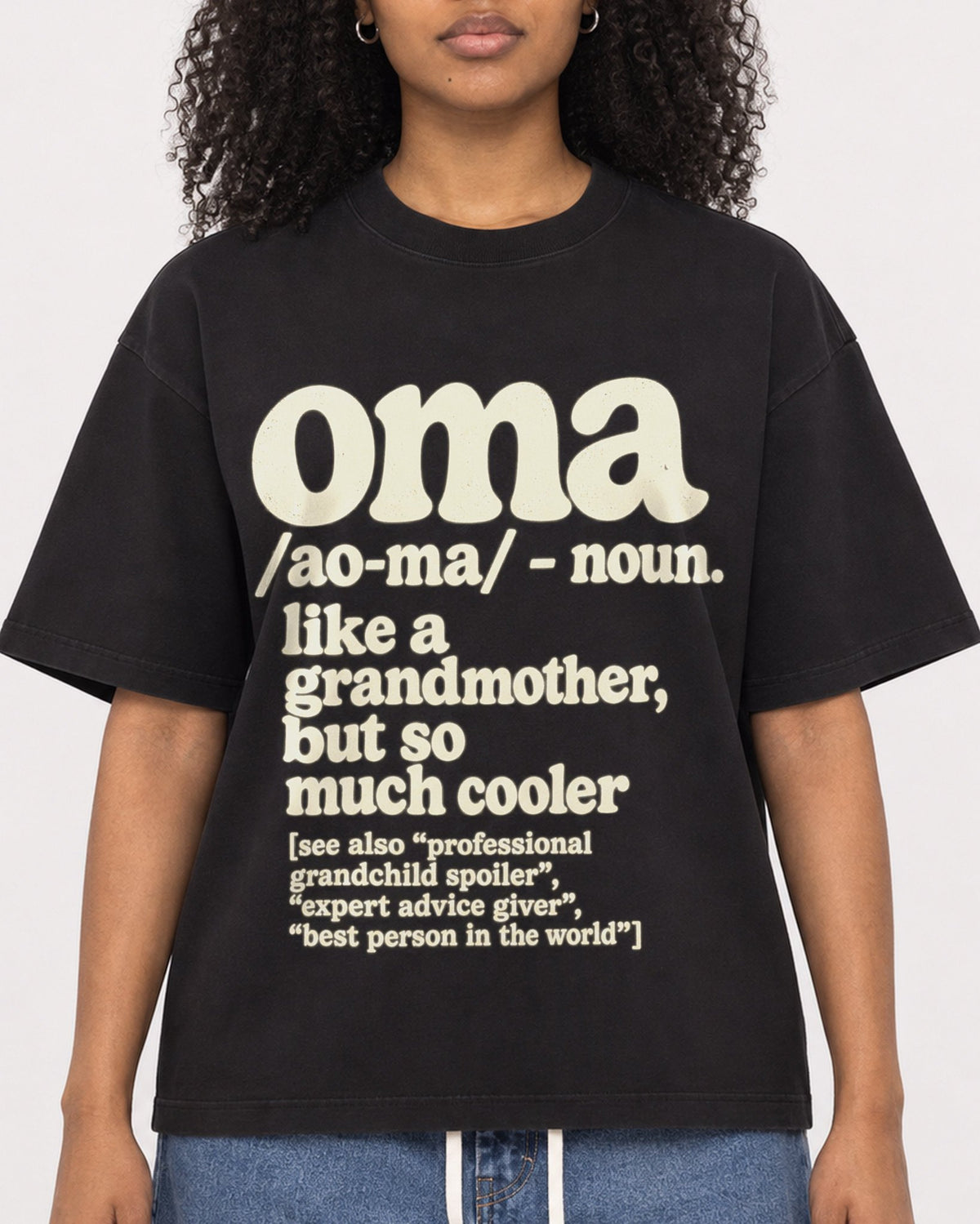 Mockup Boxy Heavyweight Tee Black female close-up 05