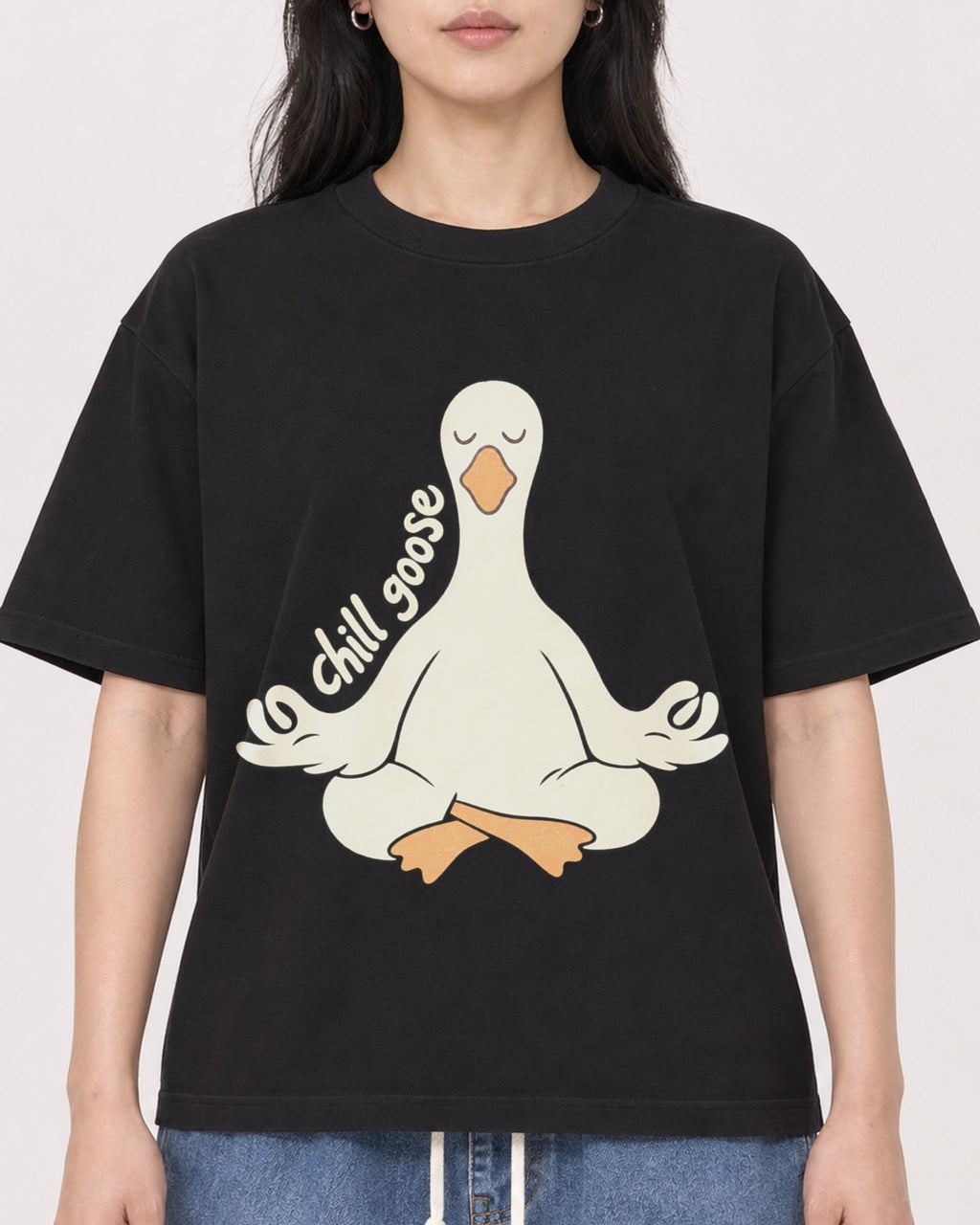 Mockup Boxy Heavyweight Tee Black female close-up 13