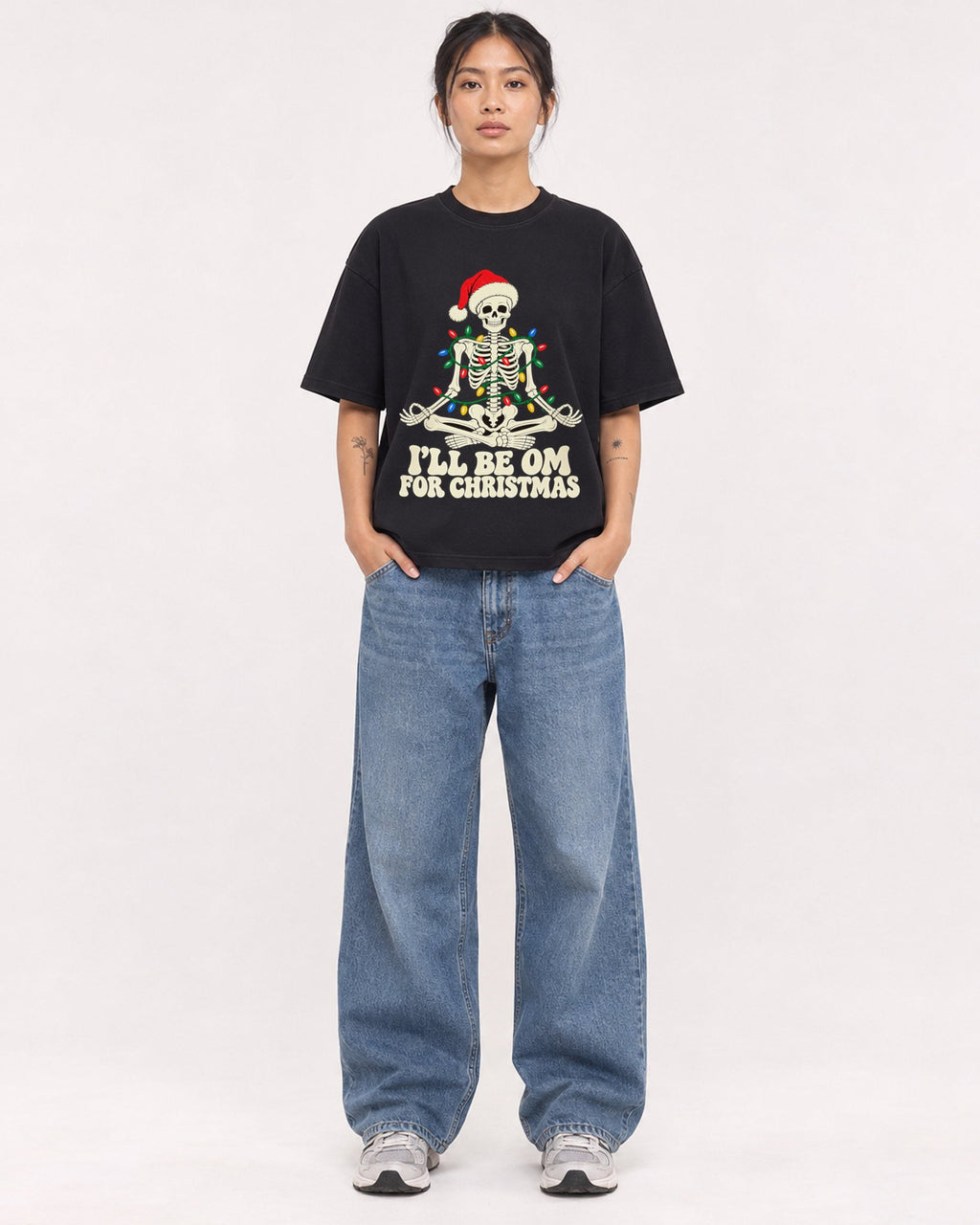 Mockup Boxy Heavyweight Tee Black female full-body 12