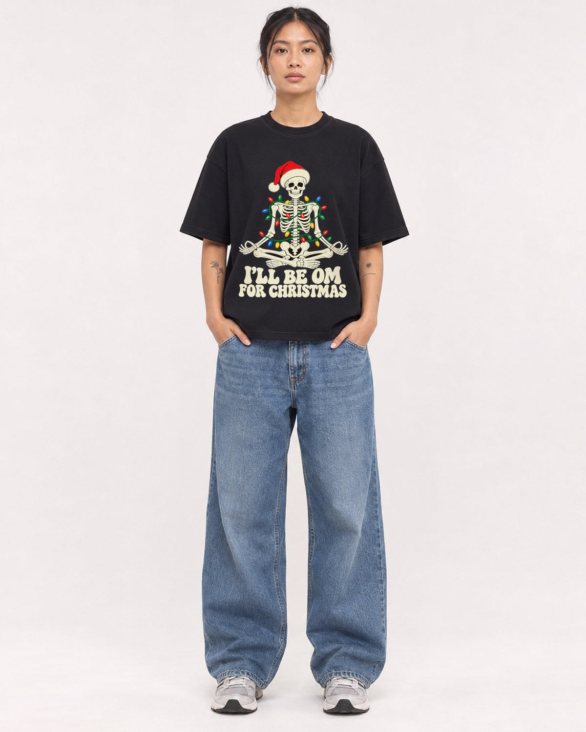 Mockup Boxy Heavyweight Tee Black female full-body 12