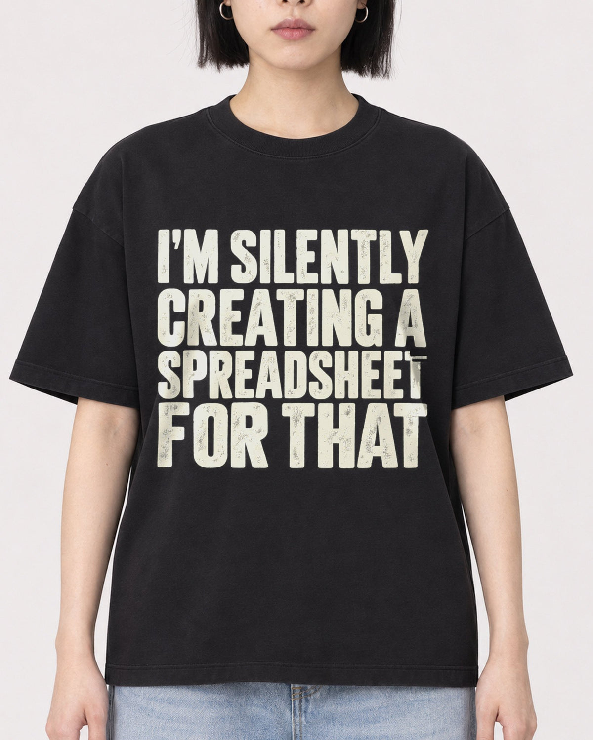Mockup Boxy Heavyweight Tee Black female close-up 11
