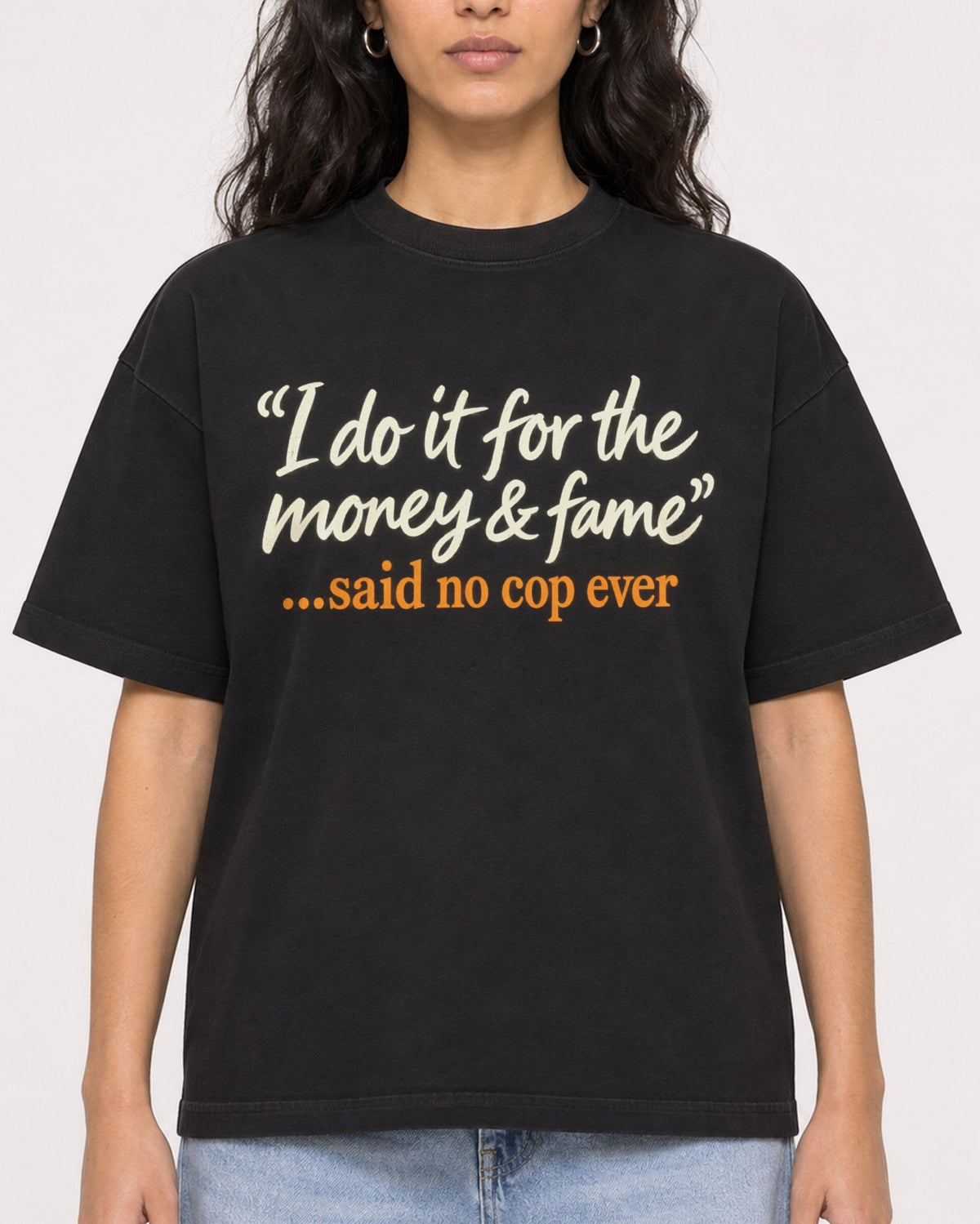 Mockup Boxy Heavyweight Tee Black female close-up 07