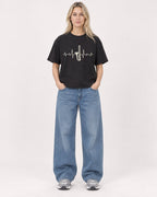 Mockup Boxy Heavyweight Tee Black female full-body 08