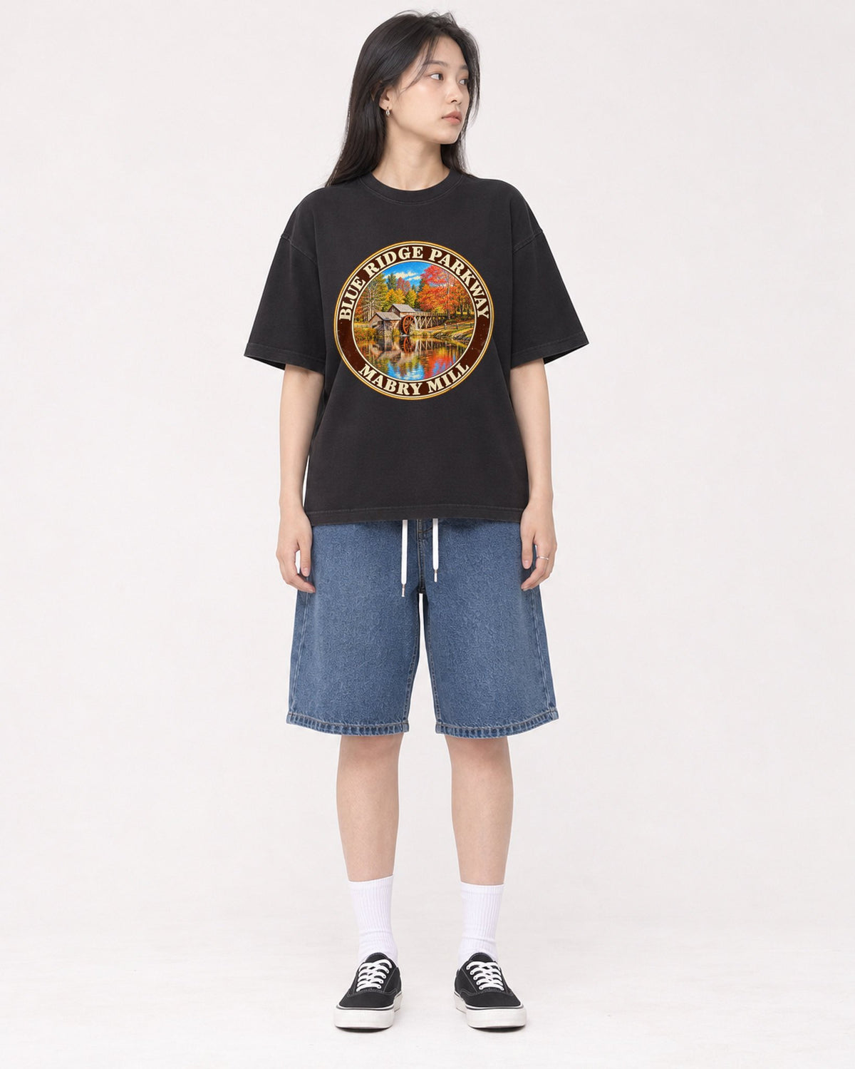 Mockup Boxy Heavyweight Tee Black female full-body 01