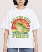 Mockup Boxy Heavyweight Tee White female close-up 11