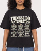Mockup Boxy Heavyweight Tee Black female close-up 05
