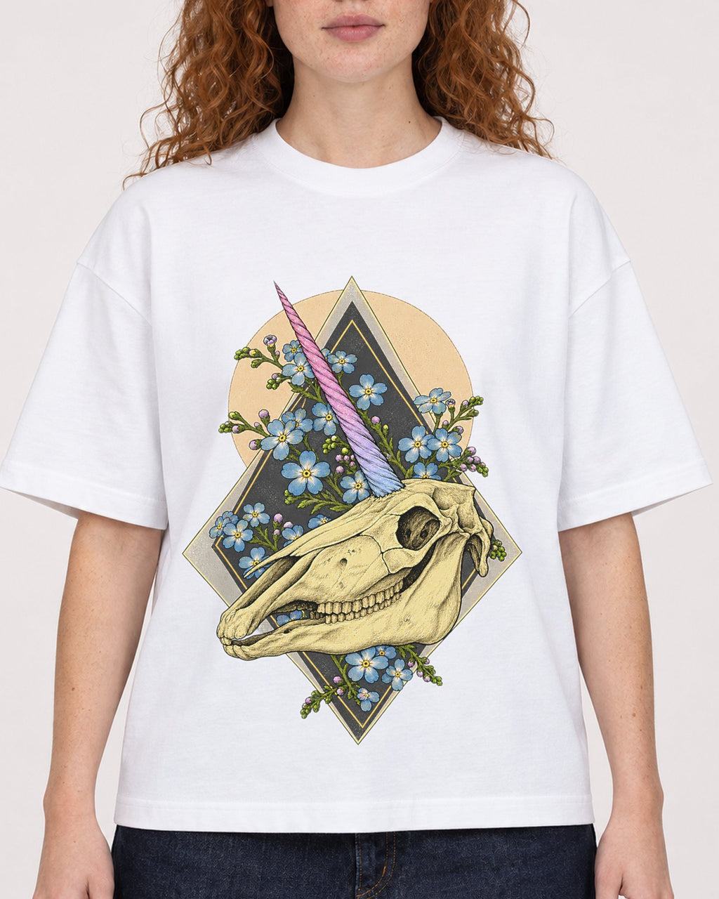 Mockup Boxy Heavyweight Tee White female close-up 09