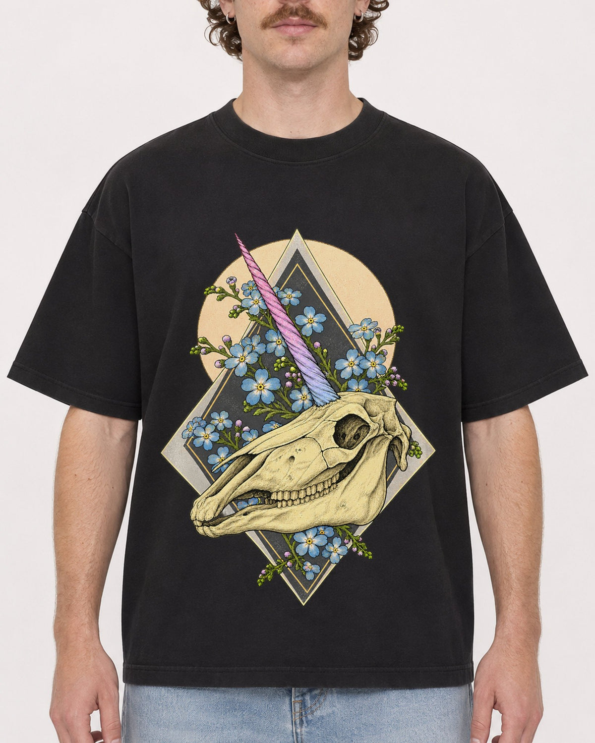 Mockup Boxy Heavyweight Tee Black male close-up 09