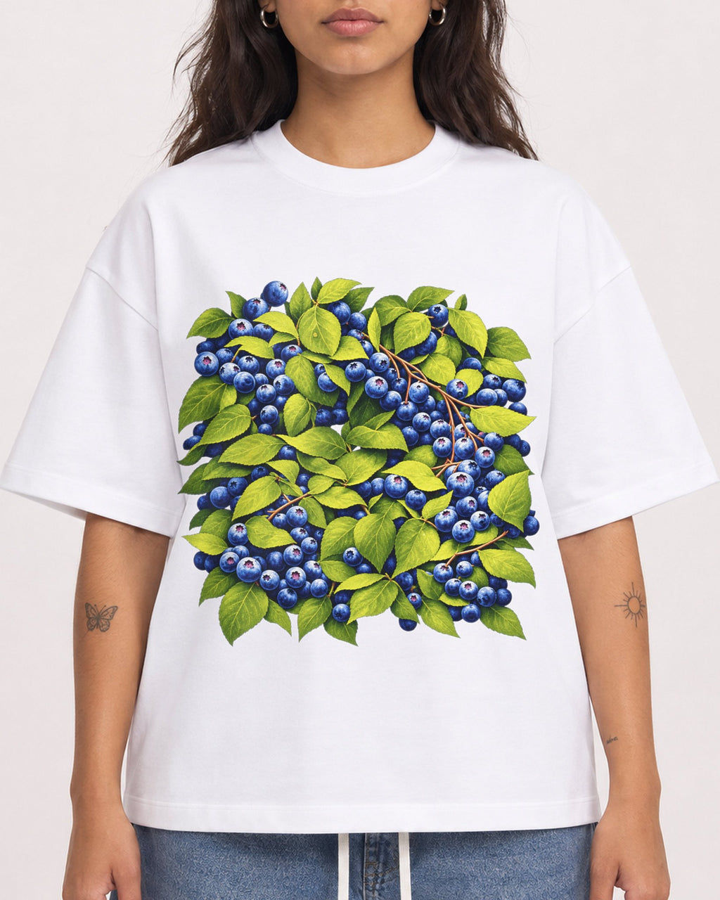 Mockup Boxy Heavyweight Tee White female close-up 06