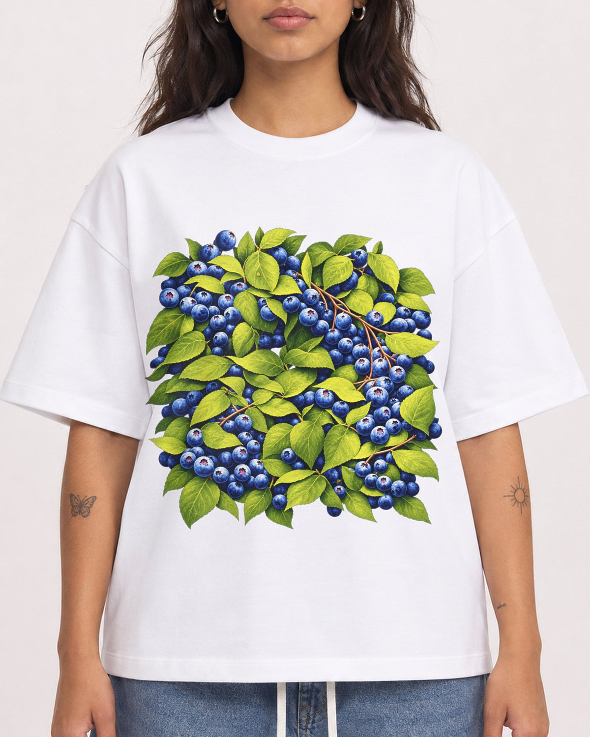 Mockup Boxy Heavyweight Tee White female close-up 06