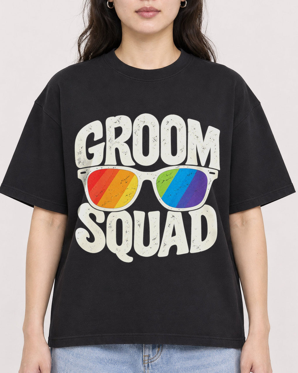 Mockup Boxy Heavyweight Tee Black female close-up 03