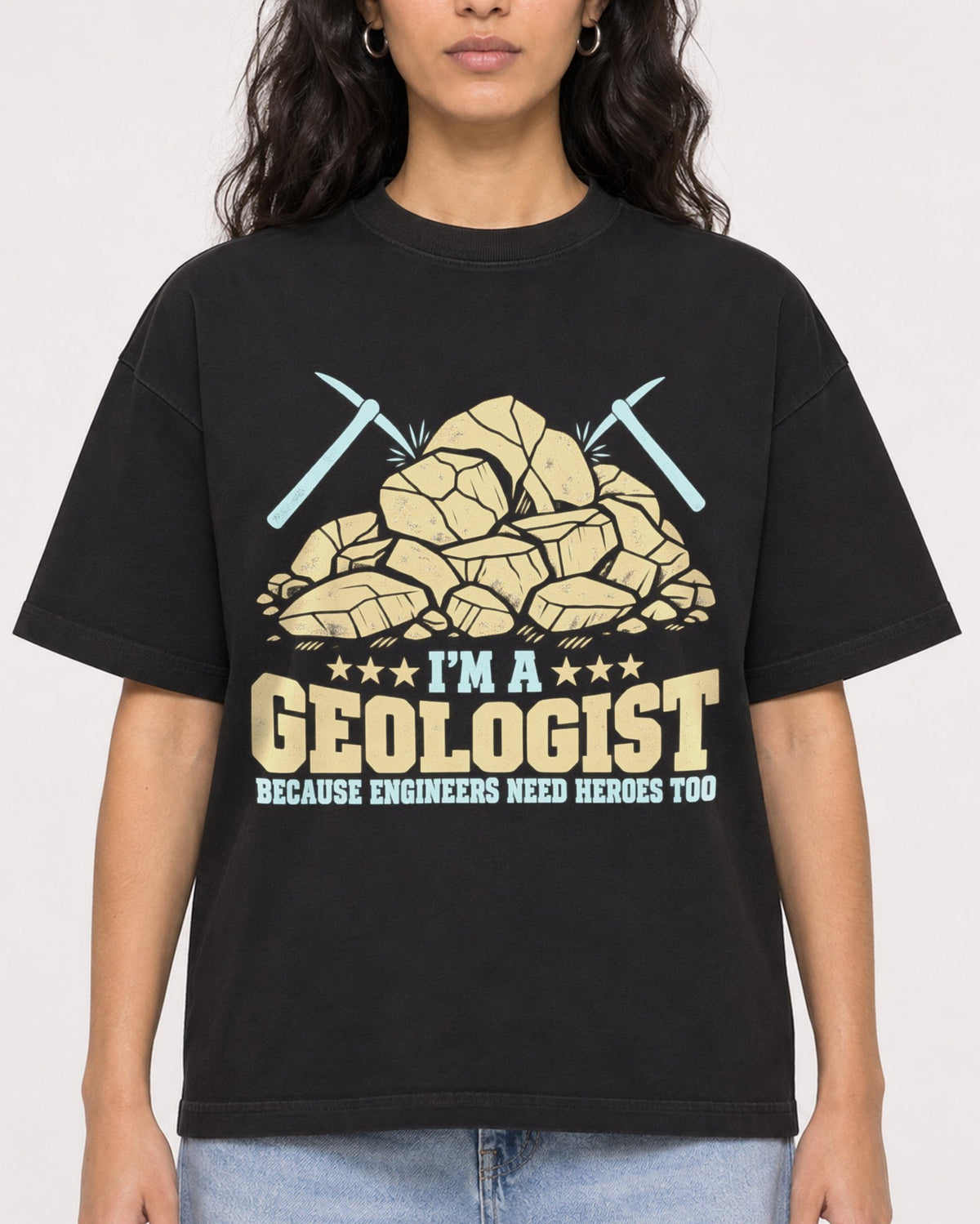 Mockup Boxy Heavyweight Tee Black female close-up 07