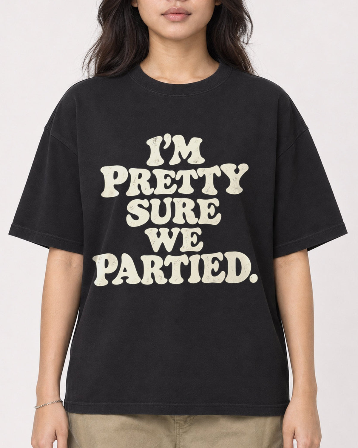 Mockup Boxy Heavyweight Tee Black female close-up 02