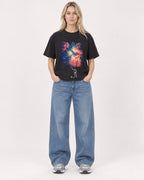 Mockup Boxy Heavyweight Tee Black female full-body 08