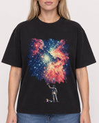 Mockup Boxy Heavyweight Tee Black female close-up 08