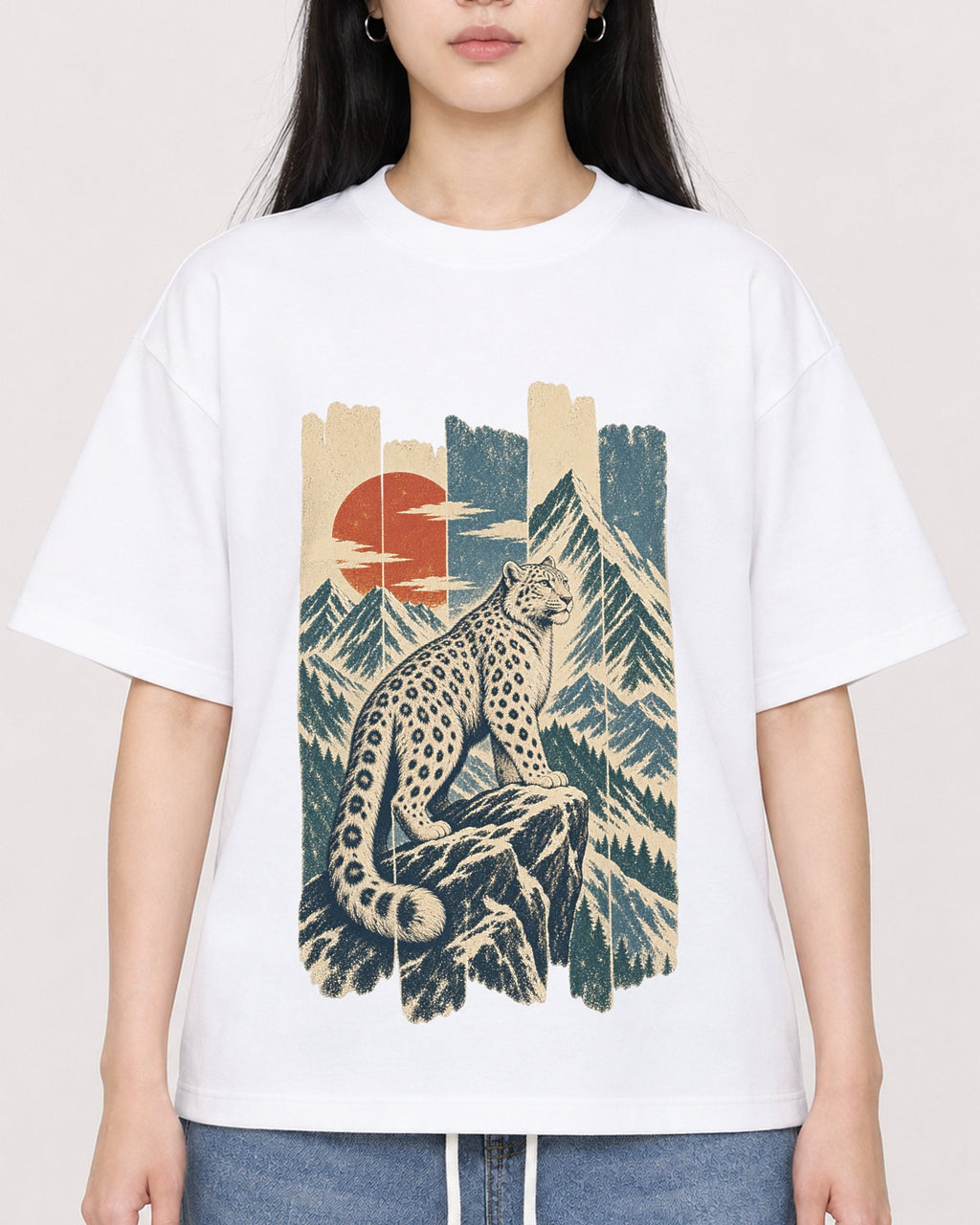Mockup Boxy Heavyweight Tee White female close-up 01