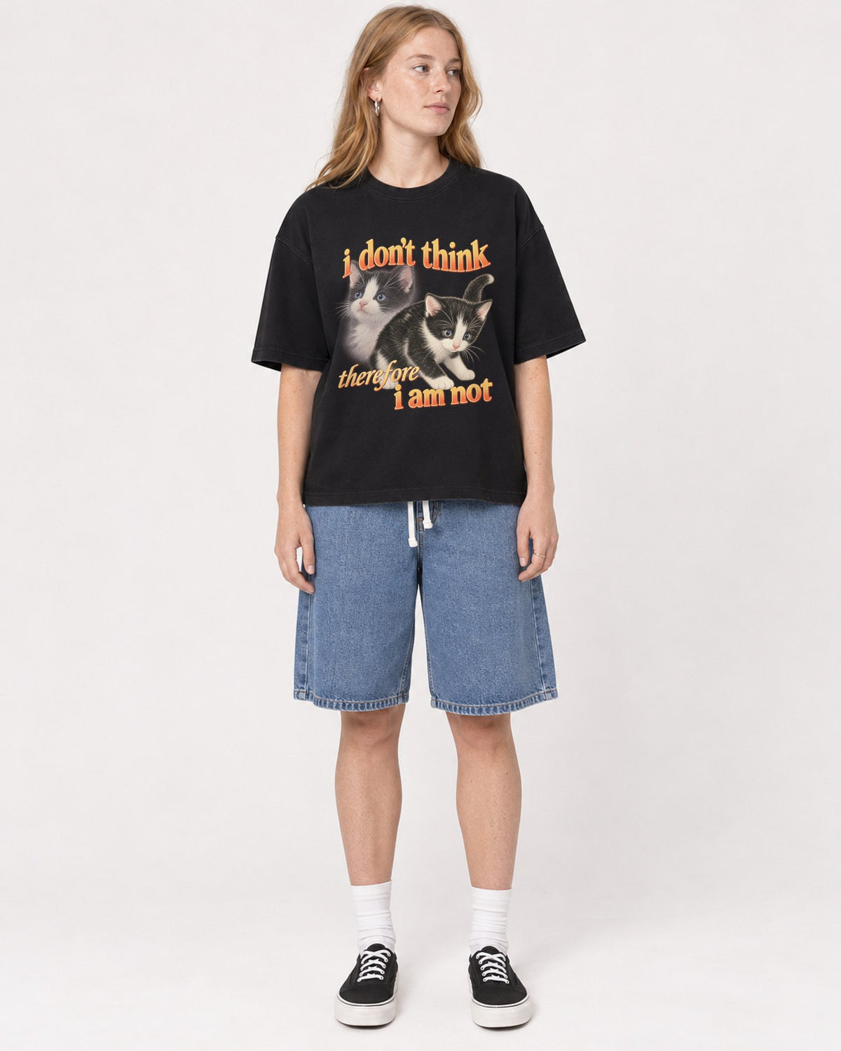 Mockup Boxy Heavyweight Tee Black female full-body 49
