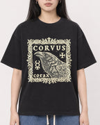 Mockup Boxy Heavyweight Tee Black female close-up 01