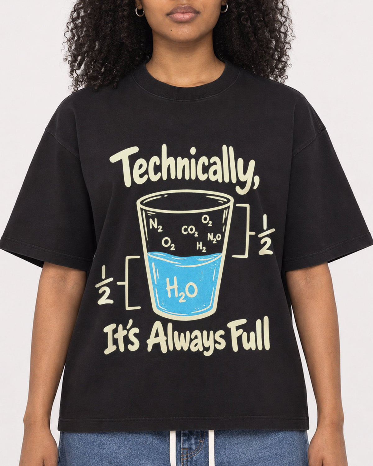 Mockup Boxy Heavyweight Tee Black female close-up 05