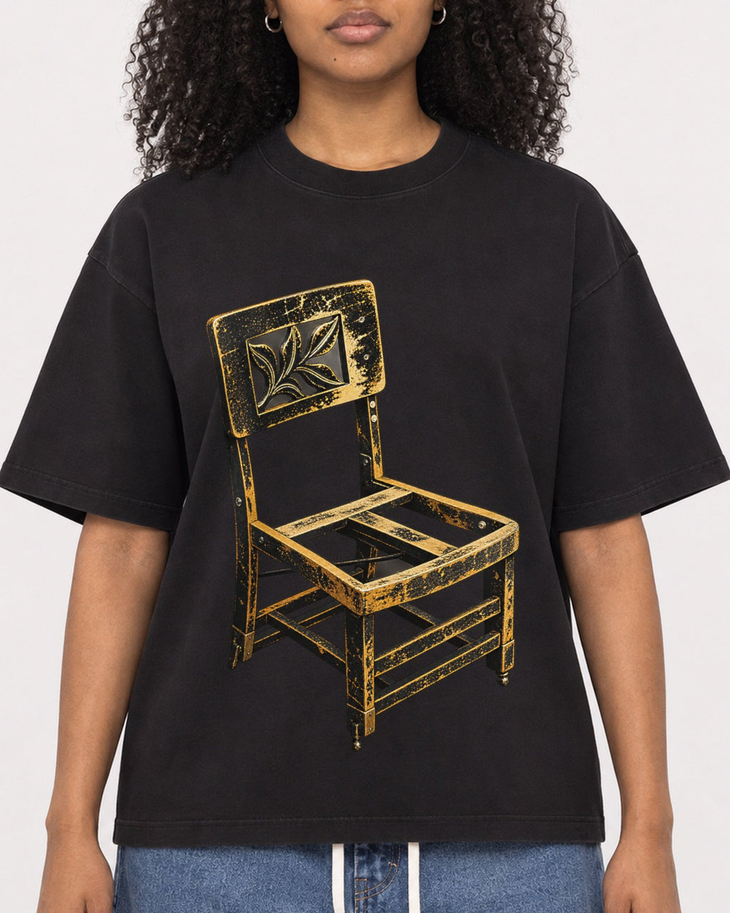 Mockup Boxy Heavyweight Tee Black female close-up 05
