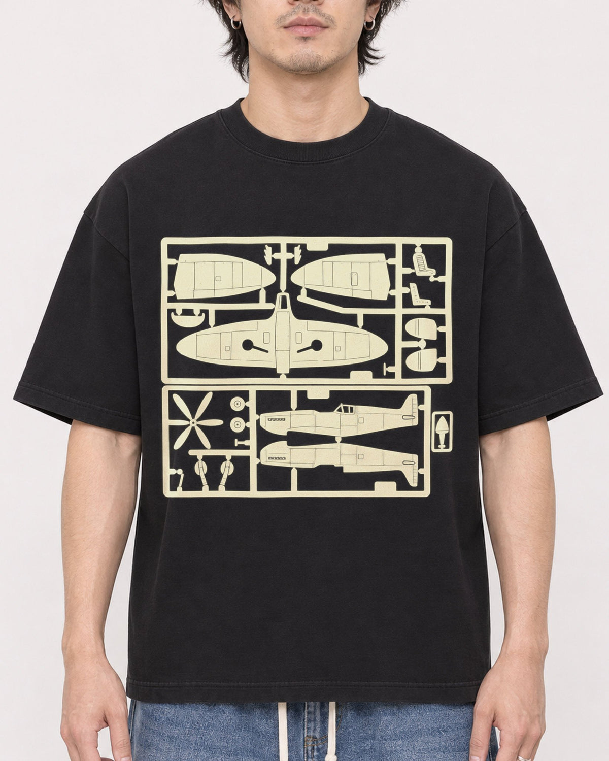 Mockup Boxy Heavyweight Tee Black male close-up 03