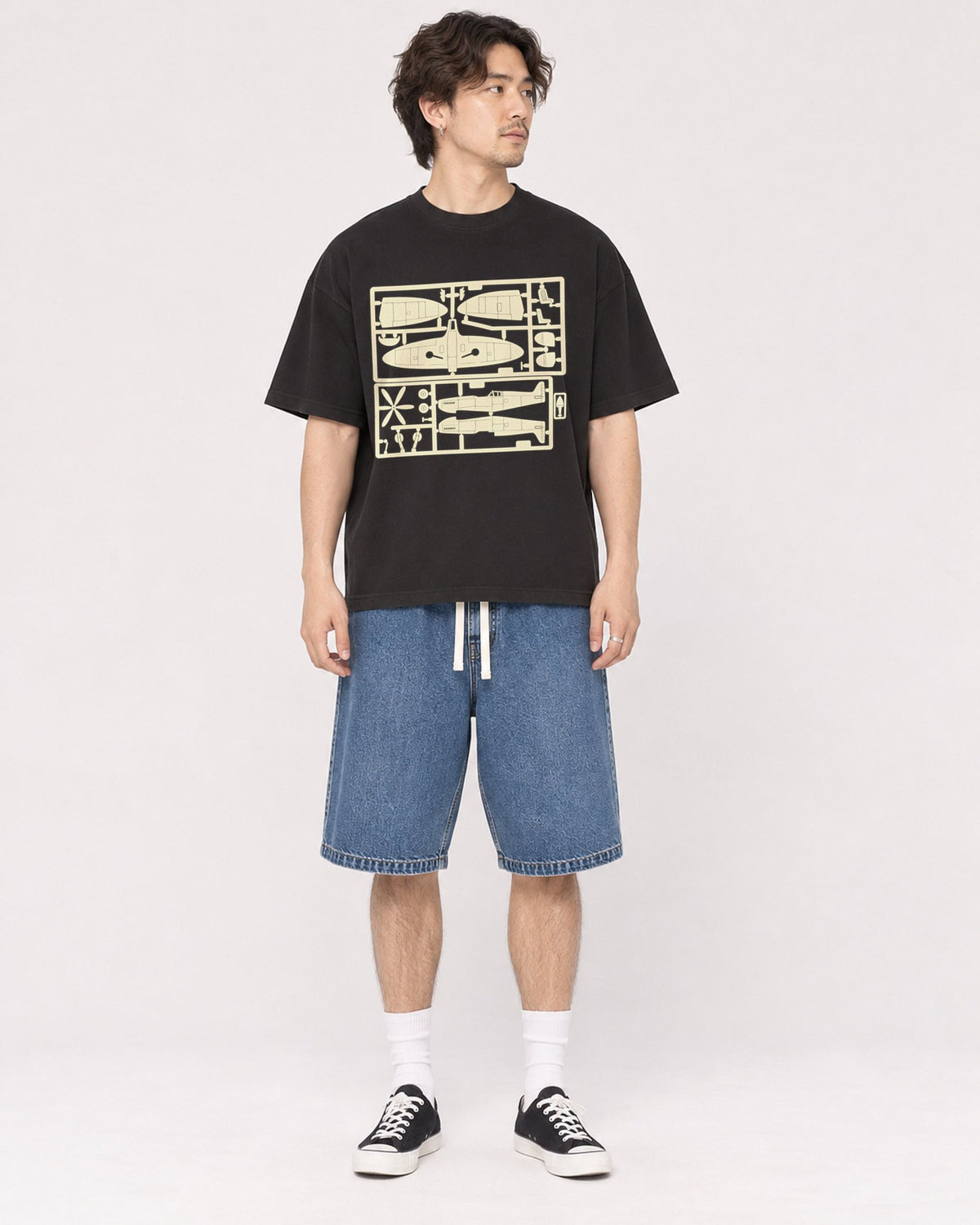 Mockup Boxy Heavyweight Tee Black male full-body 03
