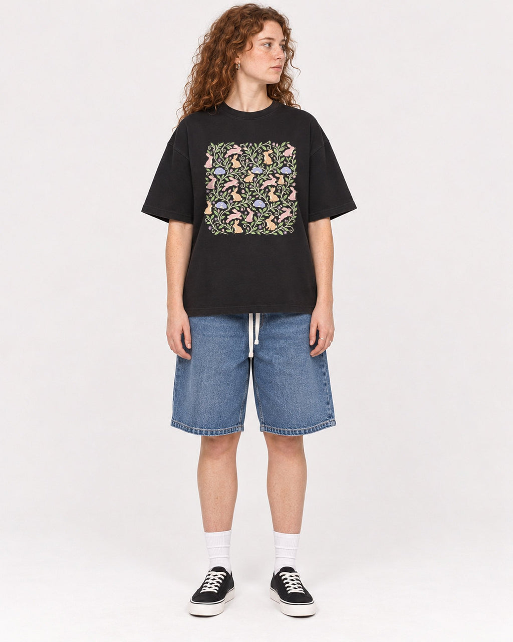 Mockup Boxy Heavyweight Tee Black female full-body 09