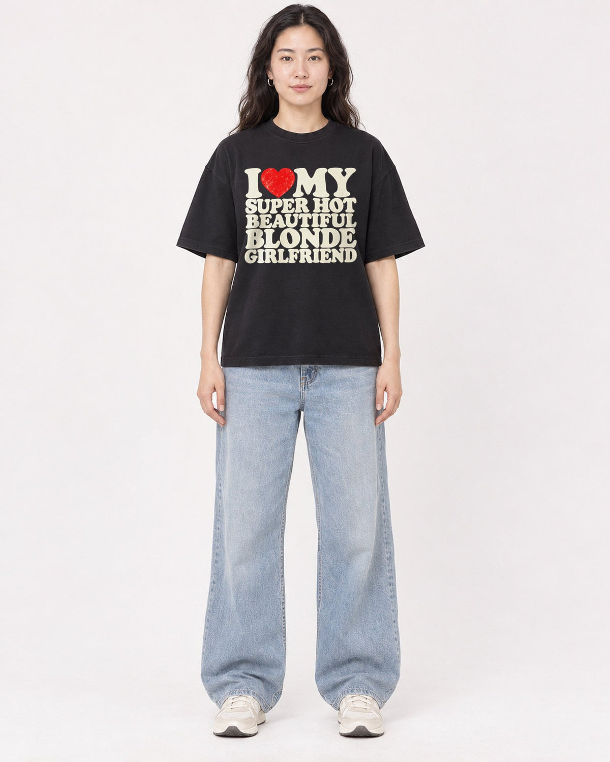 Mockup Boxy Heavyweight Tee Black female full-body 03