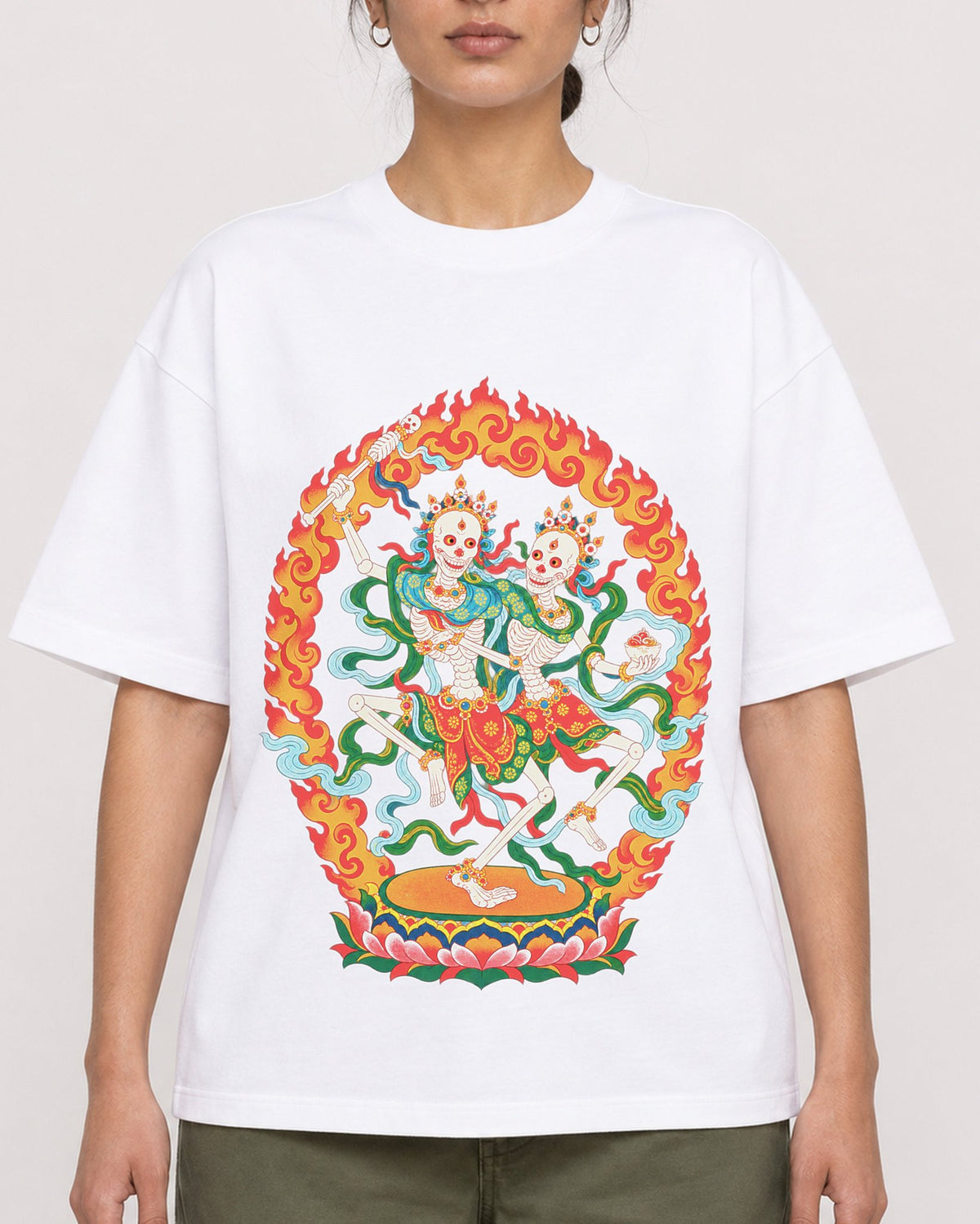 Mockup Boxy Heavyweight Tee White female close-up 17