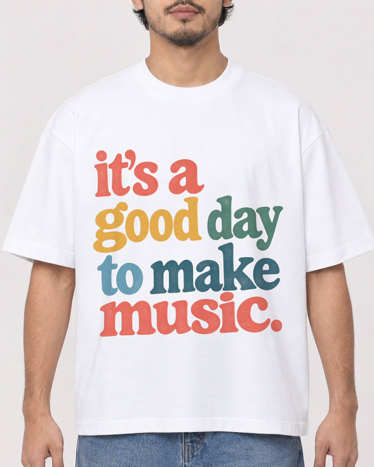 Mockup Boxy Heavyweight Tee White male close-up 02
