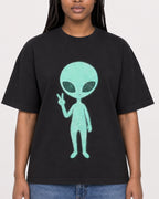 Mockup Boxy Heavyweight Tee Black female close-up 04