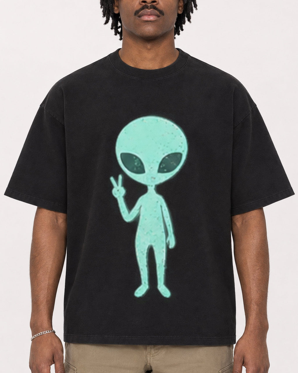 Mockup Boxy Heavyweight Tee Black male close-up 04