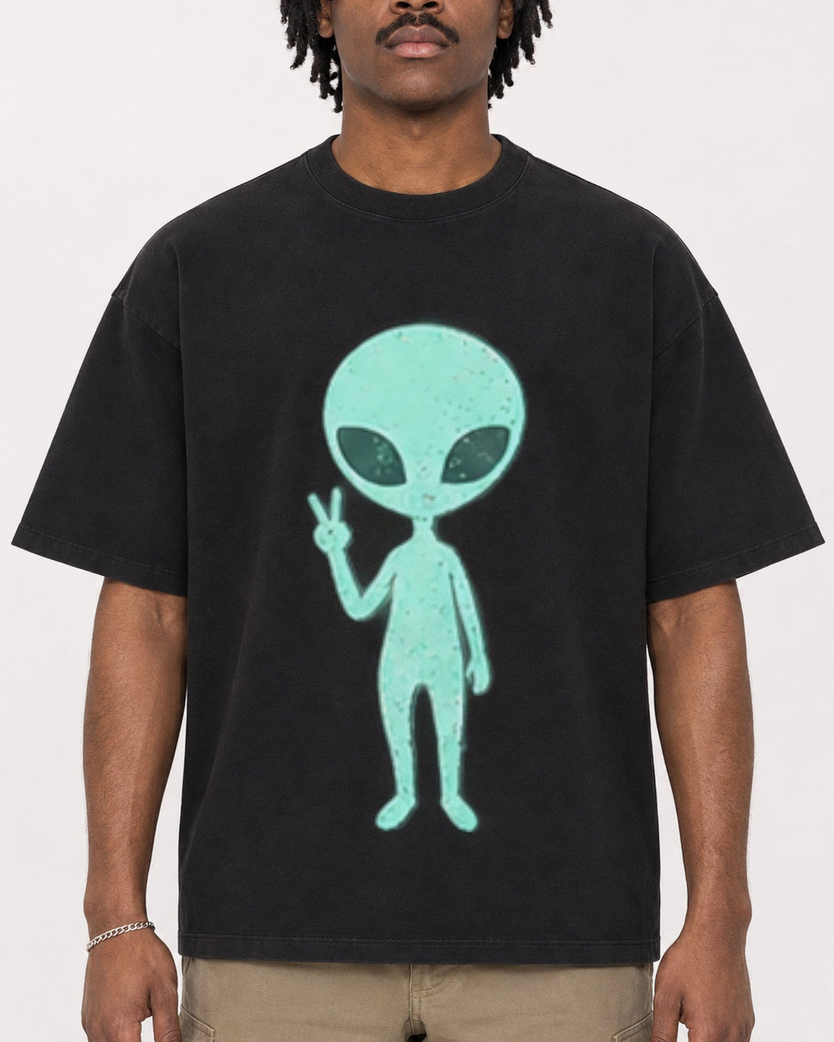 Mockup Boxy Heavyweight Tee Black male close-up 04