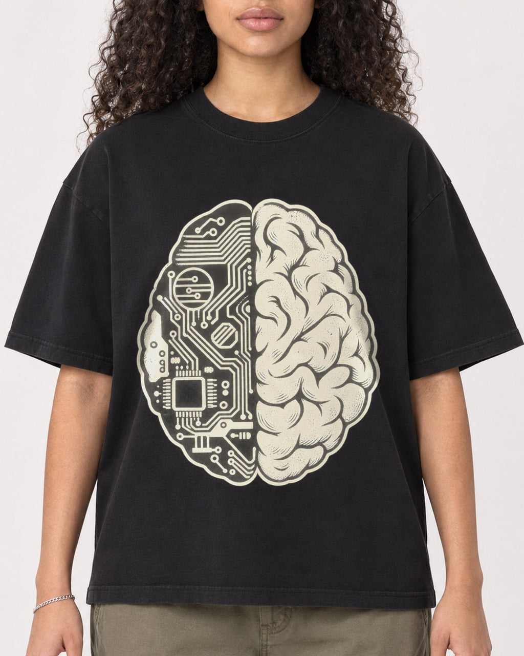 Mockup Boxy Heavyweight Tee Black female close-up 10