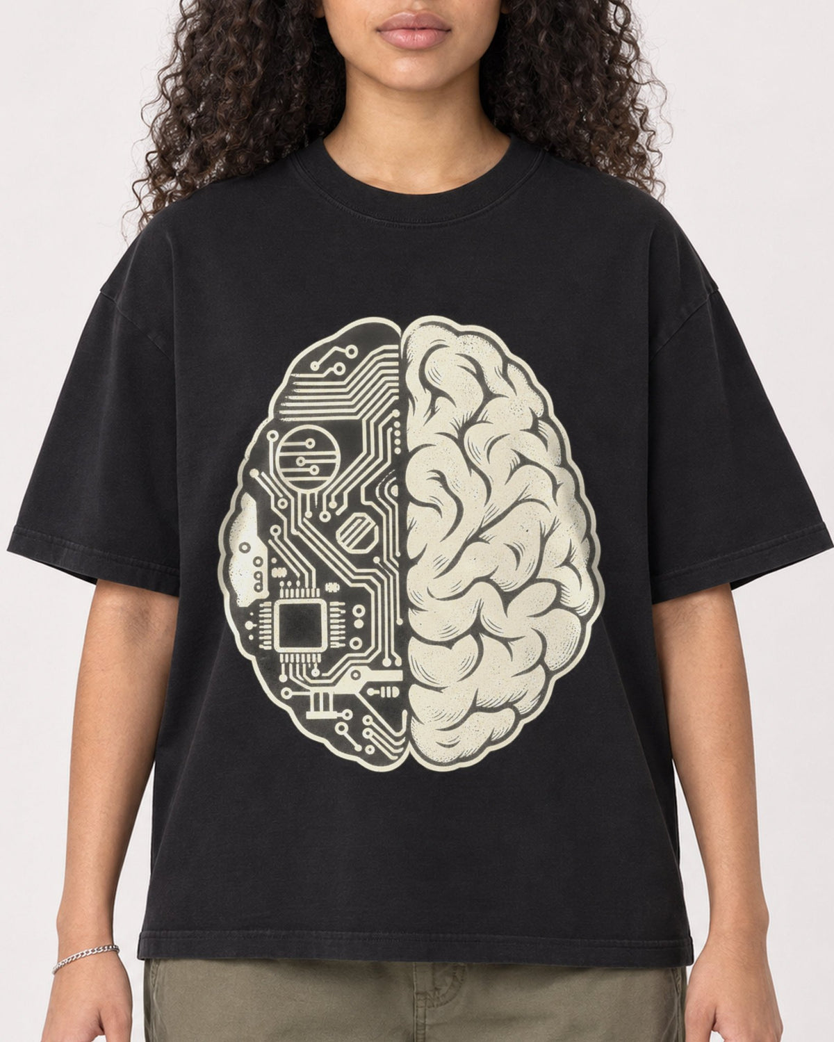 Mockup Boxy Heavyweight Tee Black female close-up 10