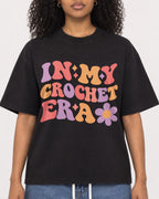 Mockup Boxy Heavyweight Tee Black female close-up 05