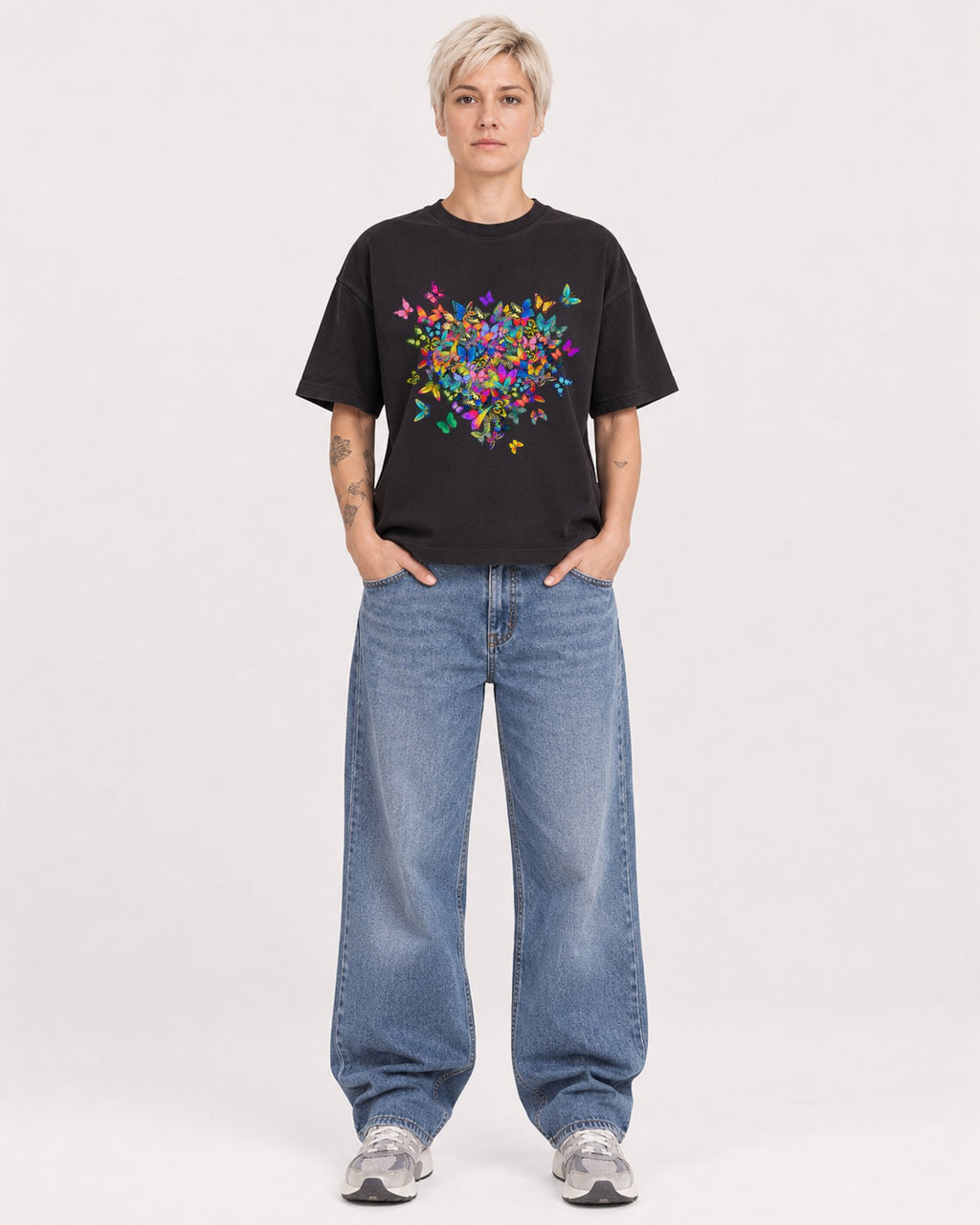 Mockup Boxy Heavyweight Tee Black female full-body 48