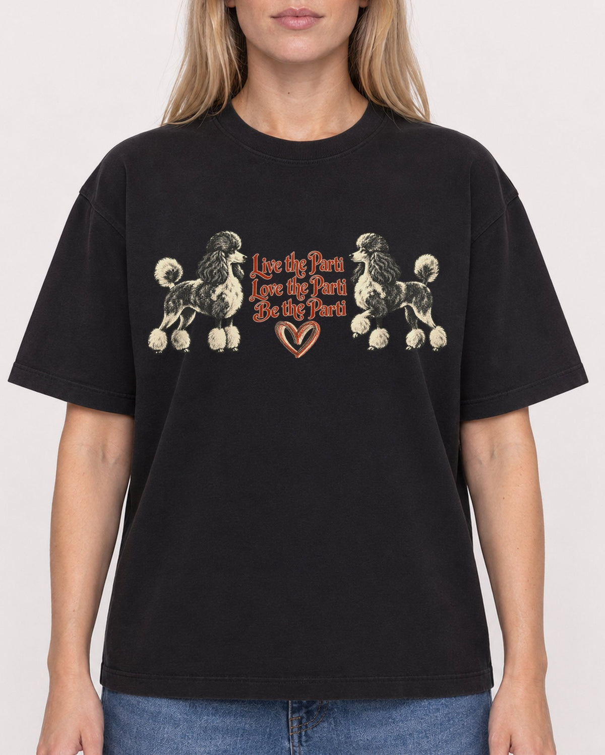 Mockup Boxy Heavyweight Tee Black female close-up 08