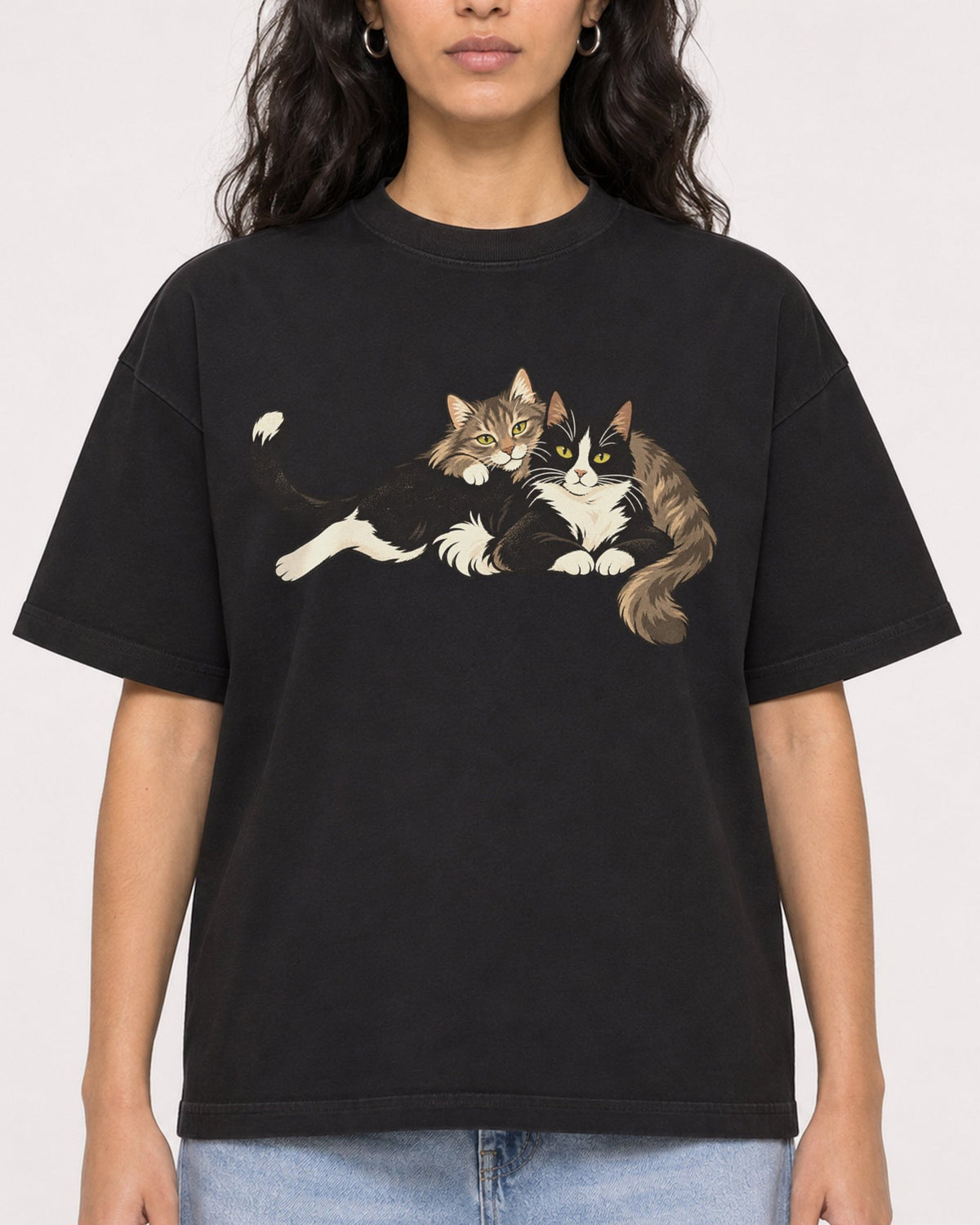 Mockup Boxy Heavyweight Tee Black female close-up 07