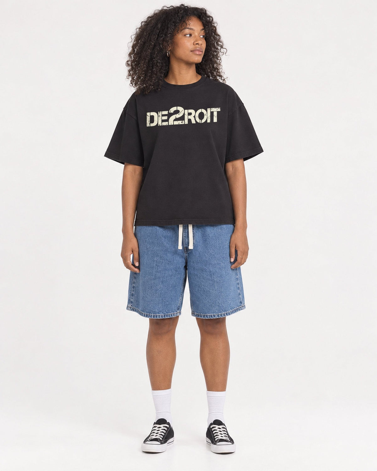 Mockup Boxy Heavyweight Tee Black female full-body 05
