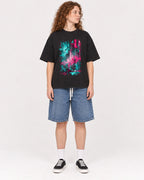 Mockup Boxy Heavyweight Tee Black female full-body 09