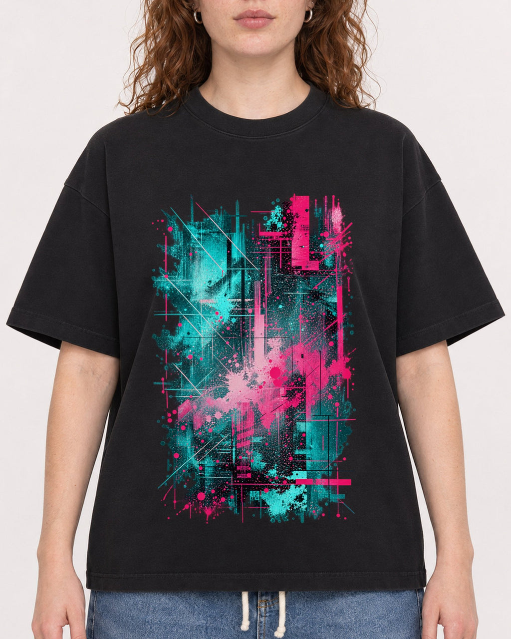 Mockup Boxy Heavyweight Tee Black female close-up 09