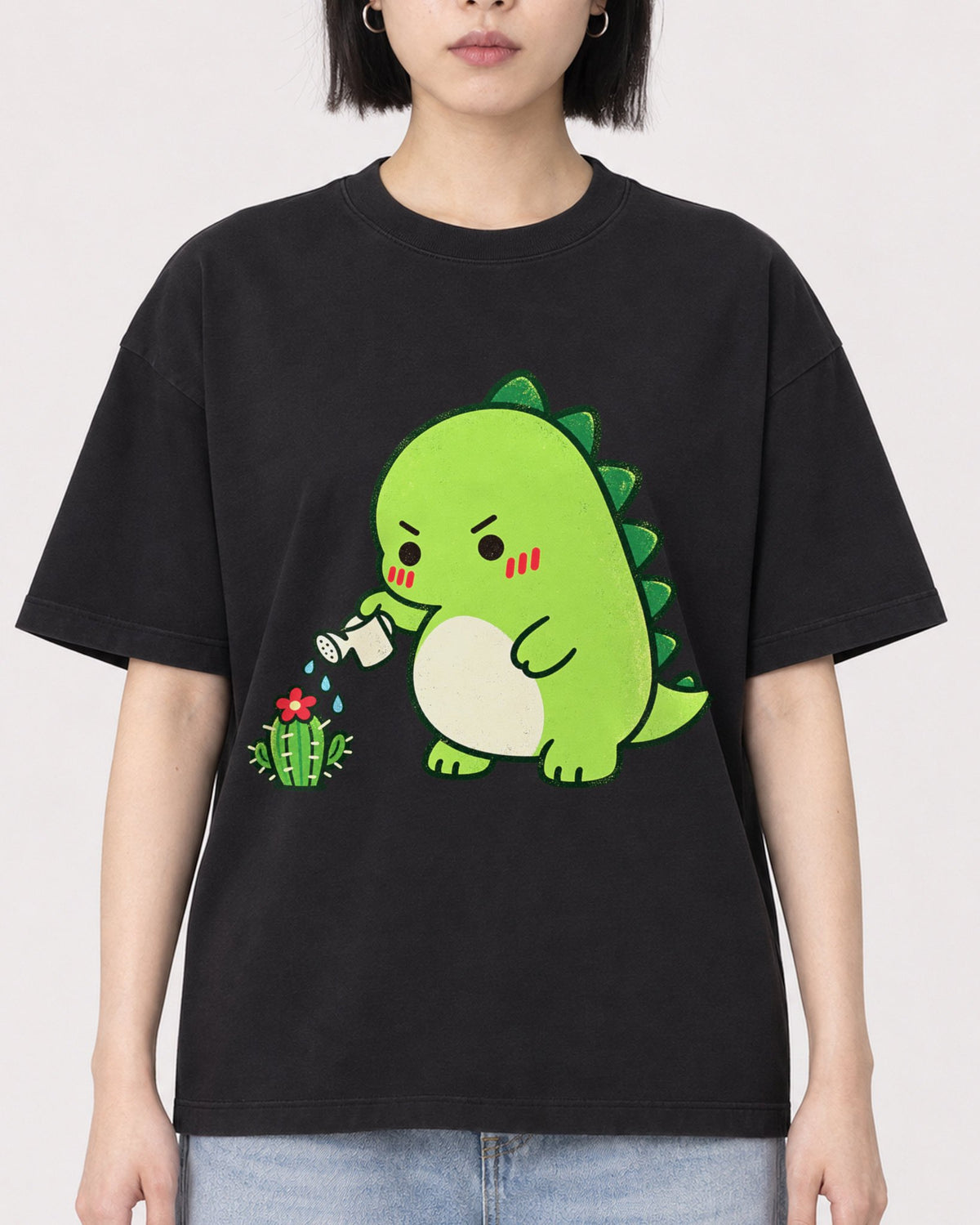Mockup Boxy Heavyweight Tee Black female close-up 11