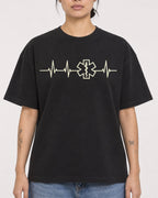 Mockup Boxy Heavyweight Tee Black female close-up 12