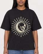 Mockup Boxy Heavyweight Tee Black female close-up 04