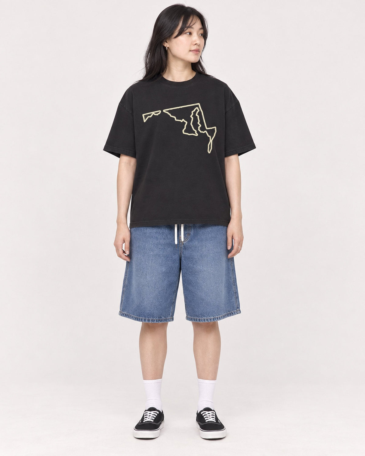 Mockup Boxy Heavyweight Tee Black female full-body 13