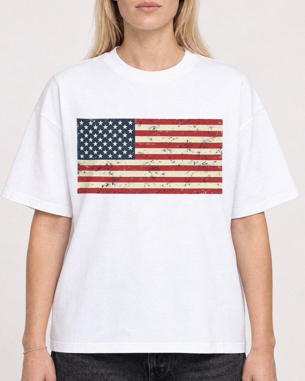 Mockup Boxy Heavyweight Tee White female close-up 08