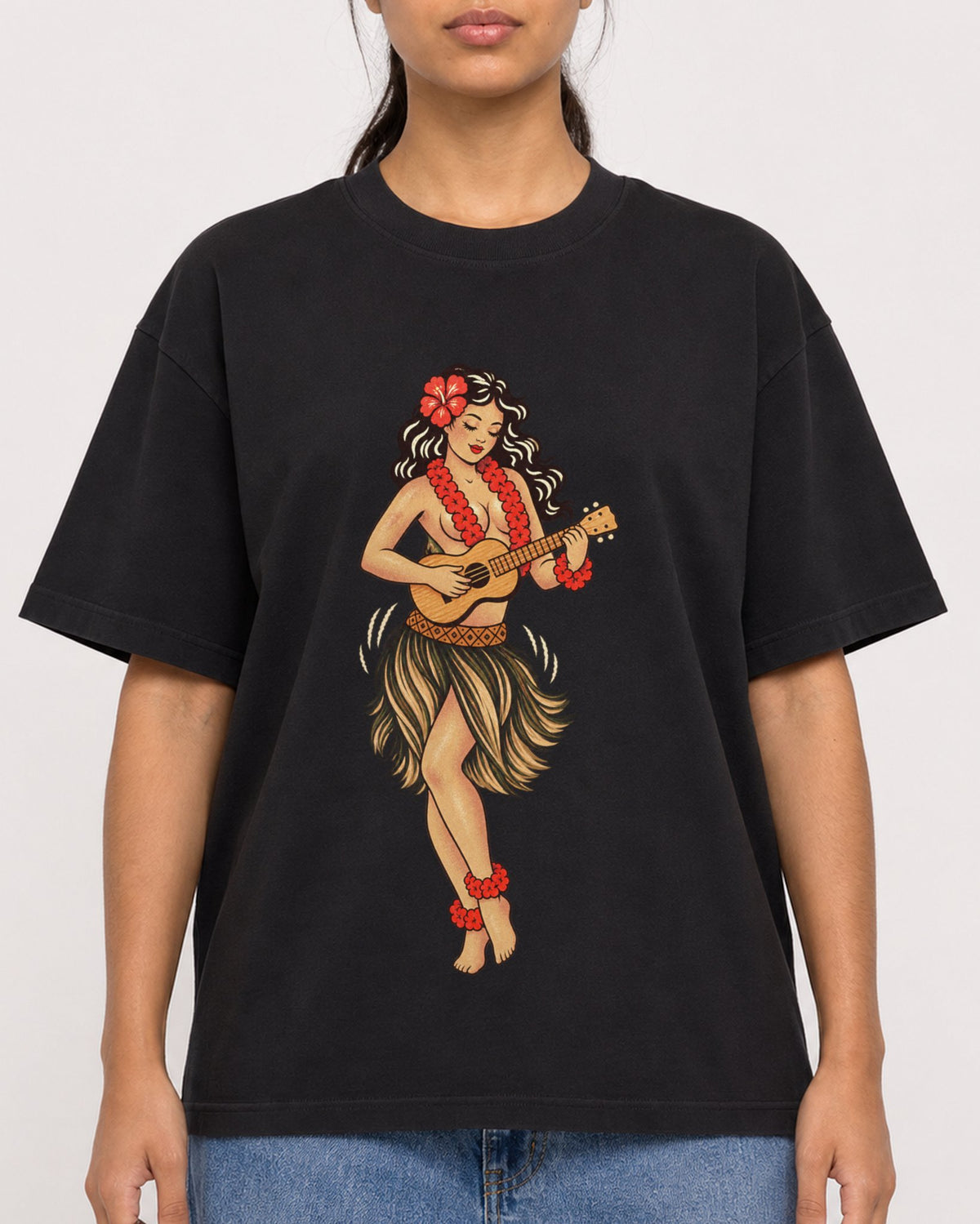 Mockup Boxy Heavyweight Tee Black female close-up 16